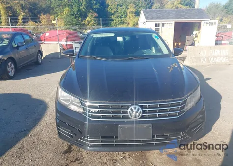 2017 Volkswagen Passat 1.8T R-Line z USA, uszkodzony, nr VIN 1VWDT7A35HC082650